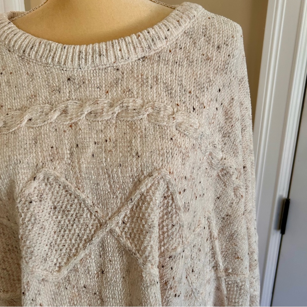 World Market Women's Oatmeal Poncho Soft Chenille Cable Knit Arm Opening OS NWT - Picture 2 of 9